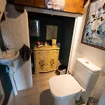 Frühstückspension Suite En Chambre D'Hotes Avec Cuisine, Garage Et Vue Riviere - Livradois Forez