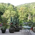 Suite En Chambre D'Hotes Avec Cuisine, Garage Et Vue Riviere - Livradois Forez Olliergues