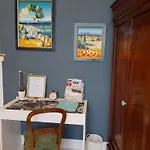 Bed & Breakfast En D'hotes Avec Cuisine, Garage Et Vue Riviere - Livradois Forez 4*