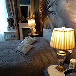 Frühstückspension Suite En Chambre D'Hotes Avec Cuisine, Garage Et Vue Riviere - Livradois Forez