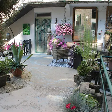Bed & Breakfast En D'hotes Avec Cuisine, Garage Et Vue Riviere - Livradois Forez 4*